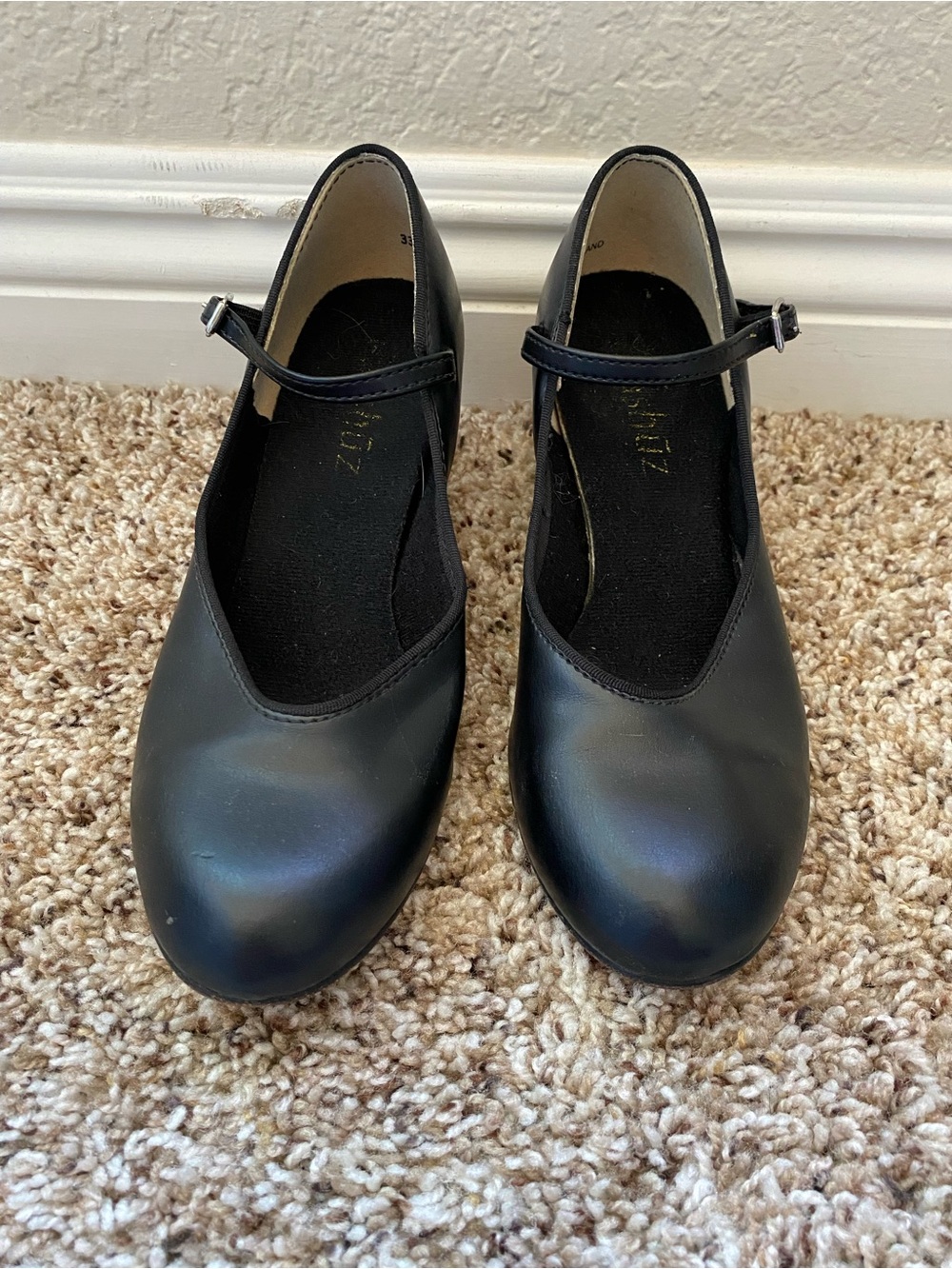 Danshuz Women’s Black Leather Character Dance Shoes Size 6